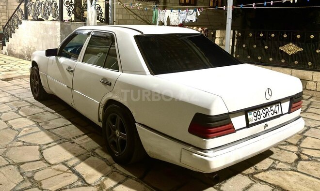 Mercedes E 200-2