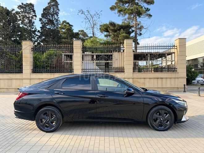 Hyundai Elantra-3