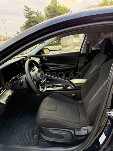 Hyundai Elantra-12