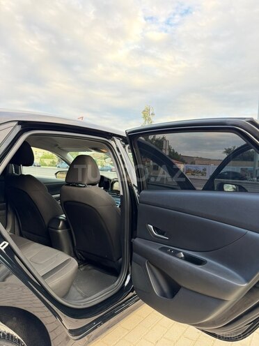 Hyundai Elantra-11
