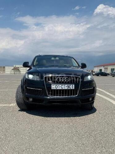 Audi Q7-1