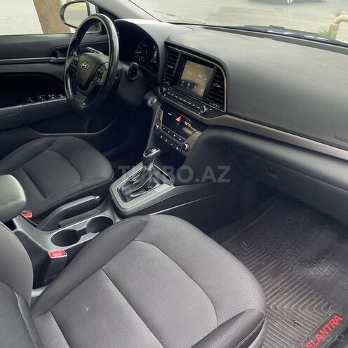 Hyundai Elantra-7