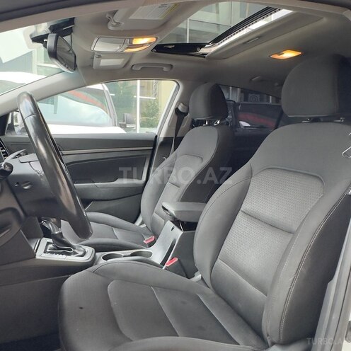 Hyundai Elantra-8