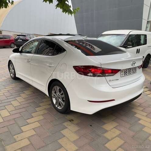 Hyundai Elantra-6