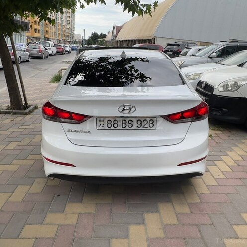 Hyundai Elantra-4
