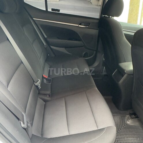 Hyundai Elantra-10