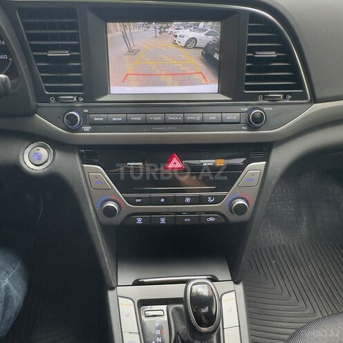 Hyundai Elantra-9