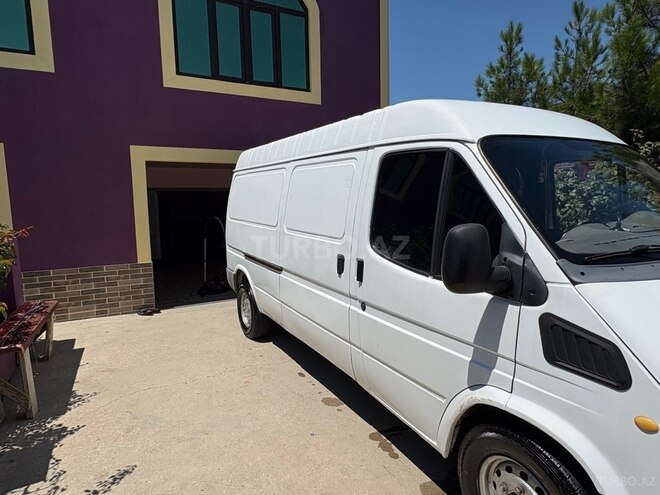 Ford Transit-4