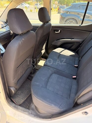 Hyundai i10-16