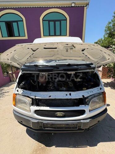 Ford Transit-11
