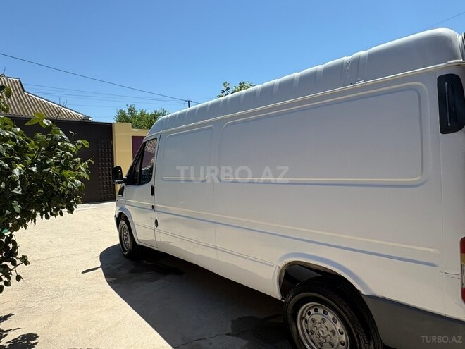 Ford Transit-9