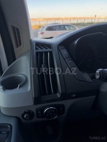 Ford Transit-11