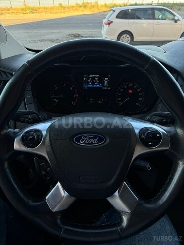 Ford Transit-10