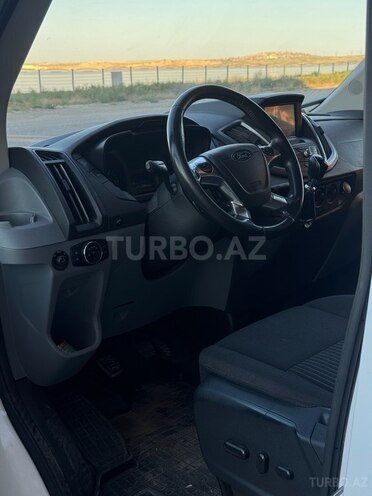 Ford Transit-9