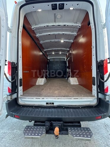 Ford Transit-14