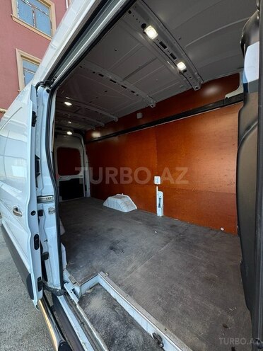 Ford Transit-13