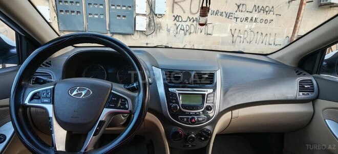 Hyundai Accent-5