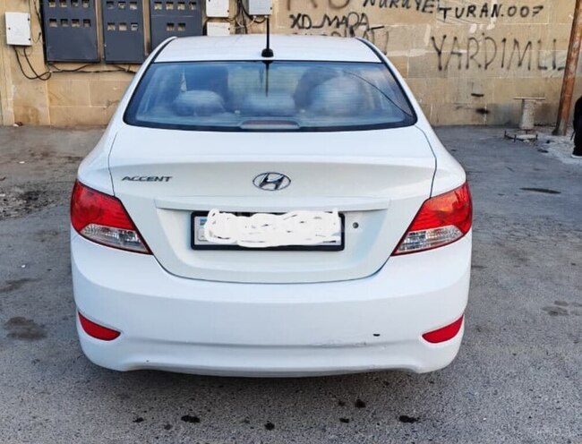 Hyundai Accent-4