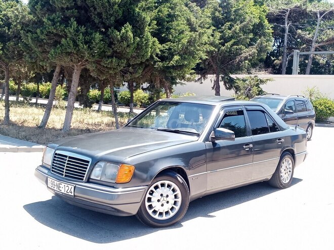 Mercedes E 200-1