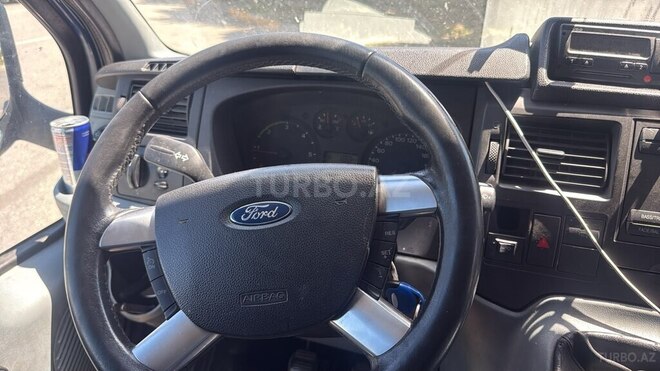 Ford Transit-4