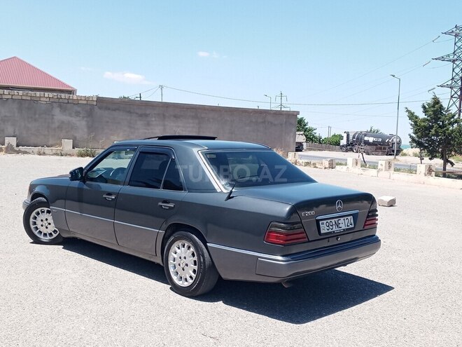 Mercedes E 200-12