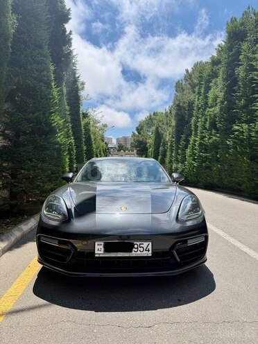 Porsche Panamera-1