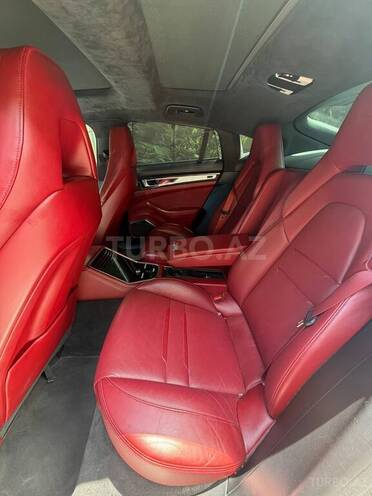 Porsche Panamera-4