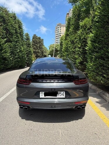 Porsche Panamera-2