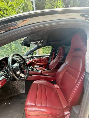 Porsche Panamera-3