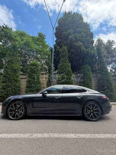 Porsche Panamera-5