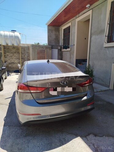 Hyundai Elantra-10