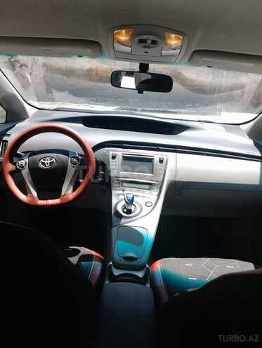 Toyota Prius-7