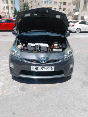 Toyota Prius-5