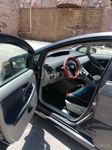 Toyota Prius-8