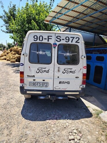 Ford Transit-11