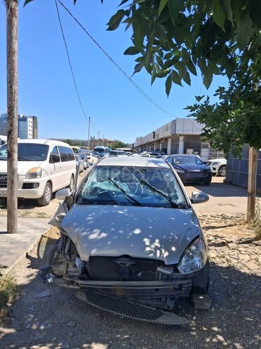 Hyundai Accent-1