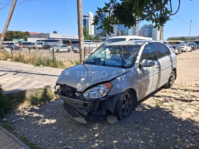 Hyundai Accent-2