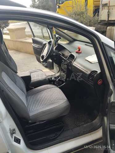 Opel Zafira-5