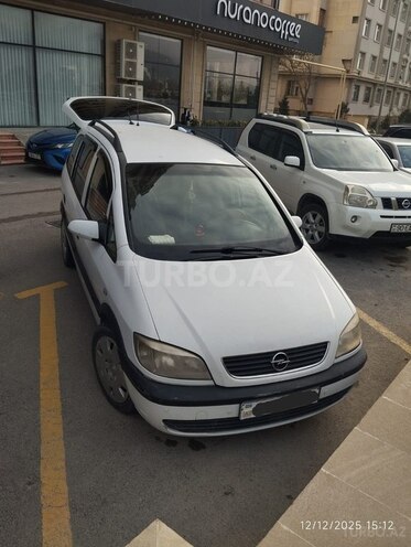 Opel Zafira-1