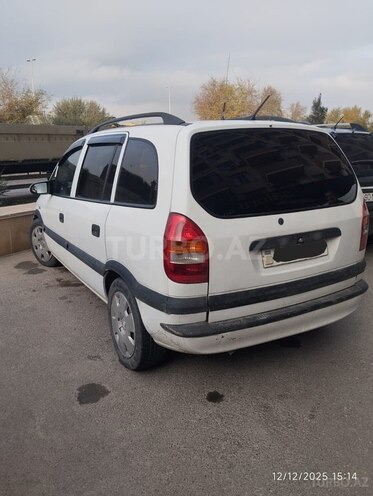 Opel Zafira-2