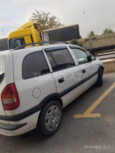 Opel Zafira-8