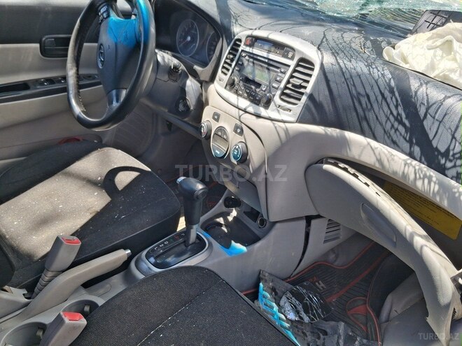 Hyundai Accent-4