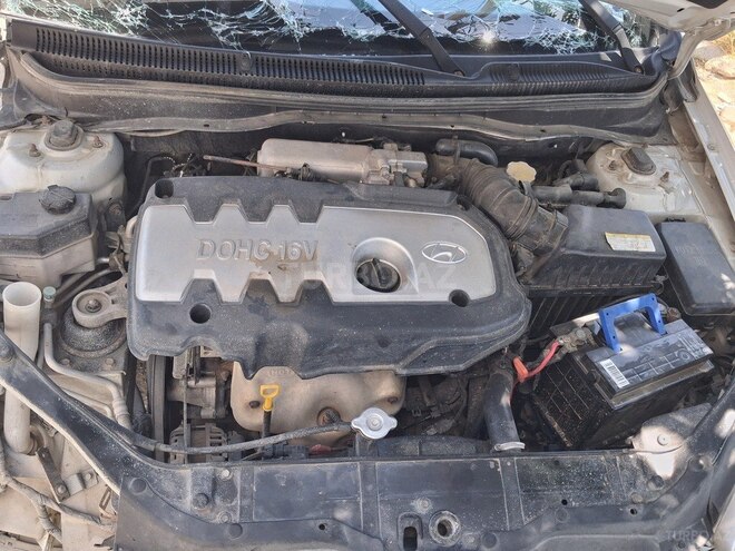 Hyundai Accent-6
