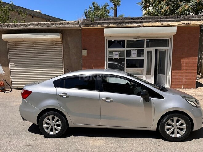 Kia Rio-5