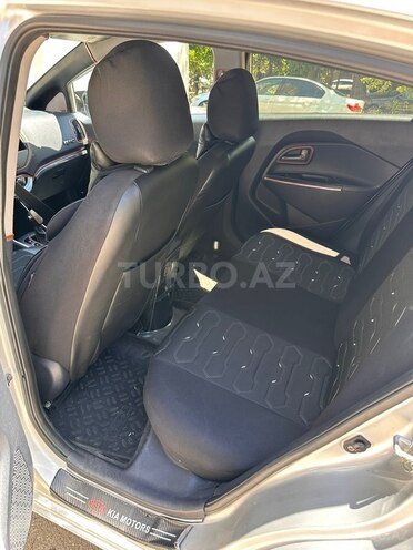 Kia Rio-7