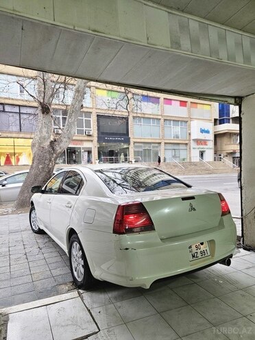 Mitsubishi Galant-8
