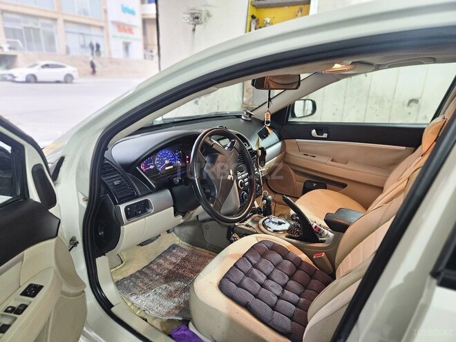 Mitsubishi Galant-5