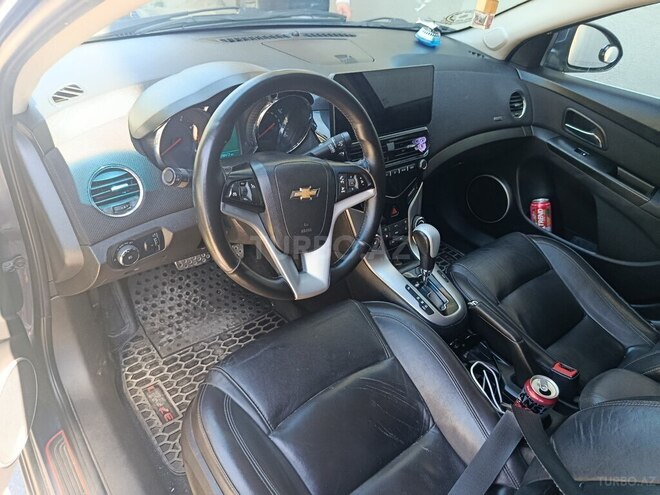 Chevrolet Cruze-12