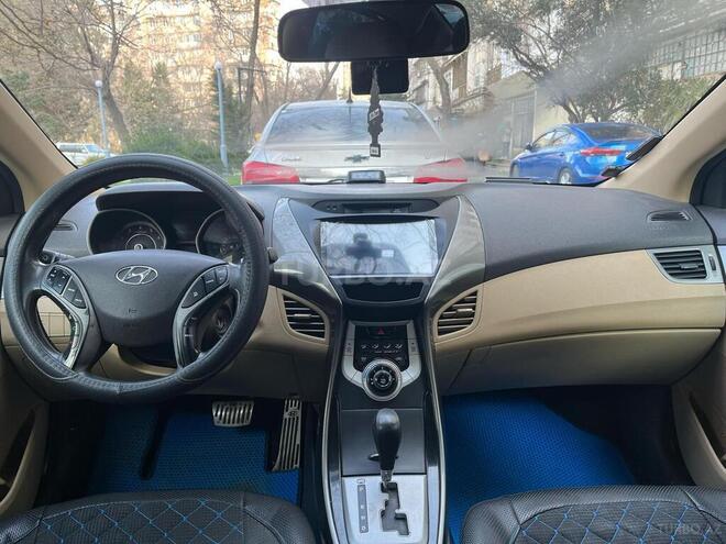 Hyundai Elantra-9