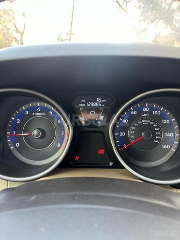 Hyundai Elantra-8